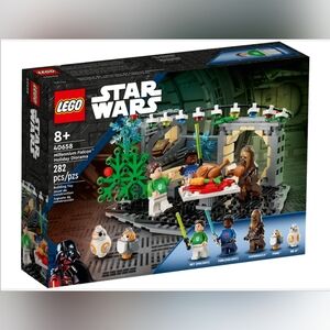LEGO Star Wars Millennium Falcon Holiday Diorama
